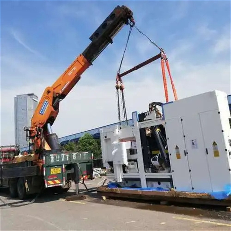 连南附近小吊车联系方式|8-16吨|本地及时服务